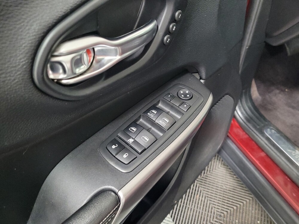 2019 Jeep Cherokee in Allentown, PA 18103 - 18053609 27