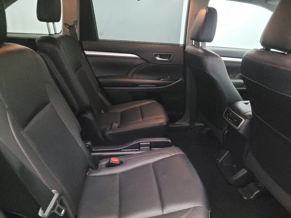 2019 Toyota Highlander in New Castle, DE 19720 - 18053634 19