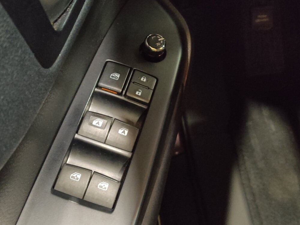 2019 Toyota Highlander in New Castle, DE 19720 - 18053634 33