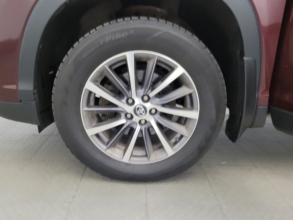 2019 Toyota Highlander in New Castle, DE 19720 - 18053634 31