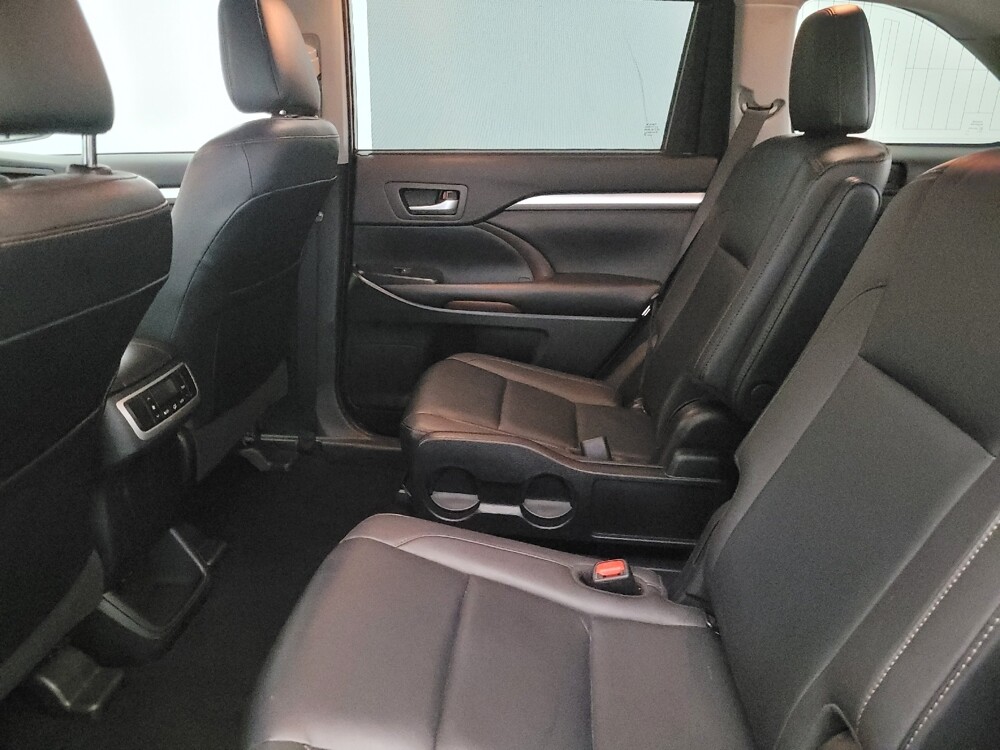 2019 Toyota Highlander in New Castle, DE 19720 - 18053634 18