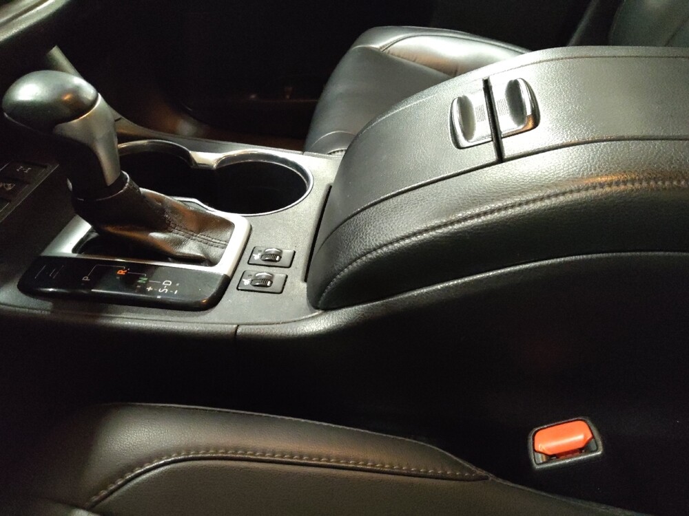 2019 Toyota Highlander in New Castle, DE 19720 - 18053634 26