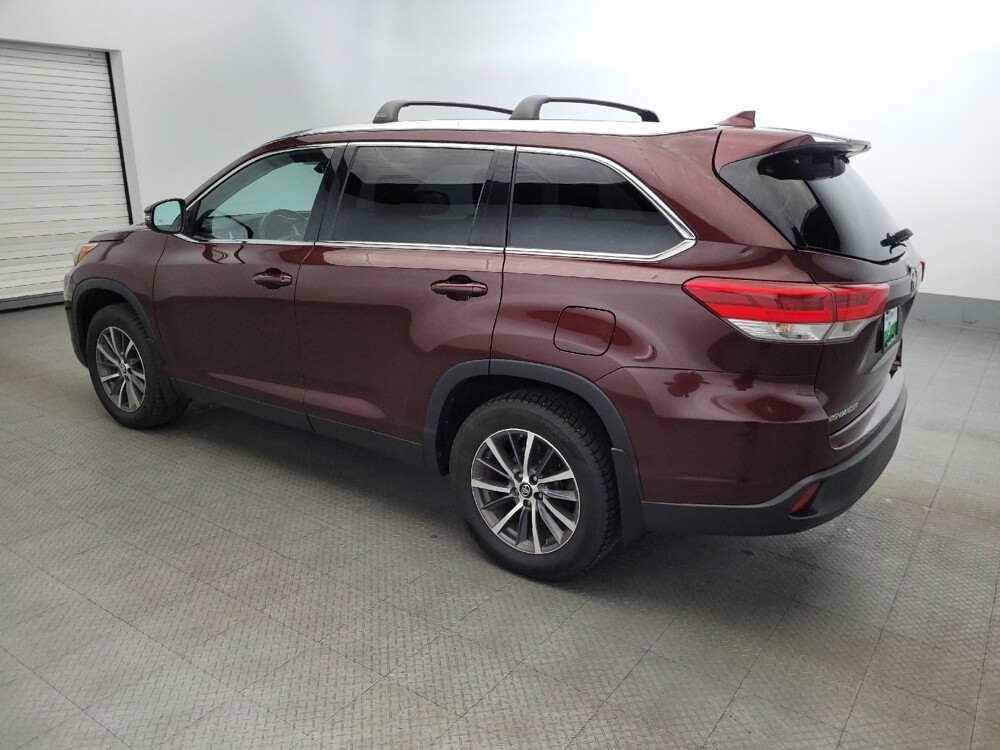 2019 Toyota Highlander in New Castle, DE 19720 - 18053634 3