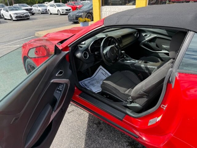 2019 Chevrolet Camaro in Indianapolis, IN 46222-4002 - 18053798 6