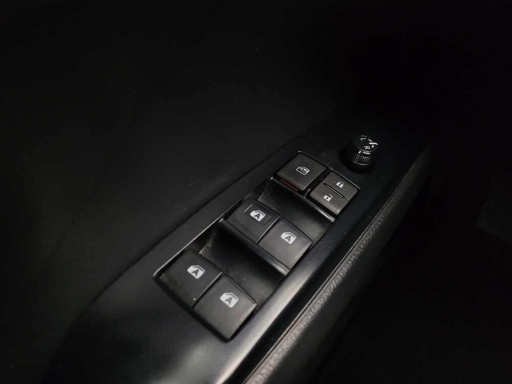 2019 Toyota Camry in Peoria, IL 61615 - 18054020 27