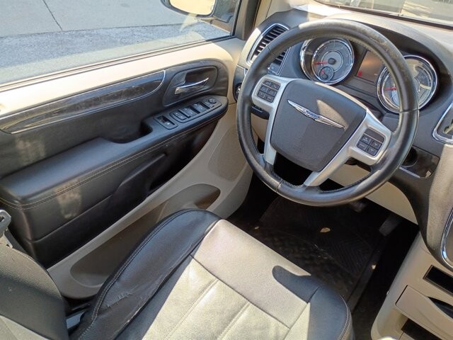 2014 Chrysler Town & Country in Hudson, FL 34669 - 18054174 12