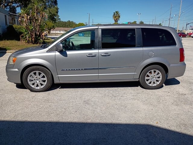 2014 Chrysler Town & Country in Hudson, FL 34669 - 18054174 5