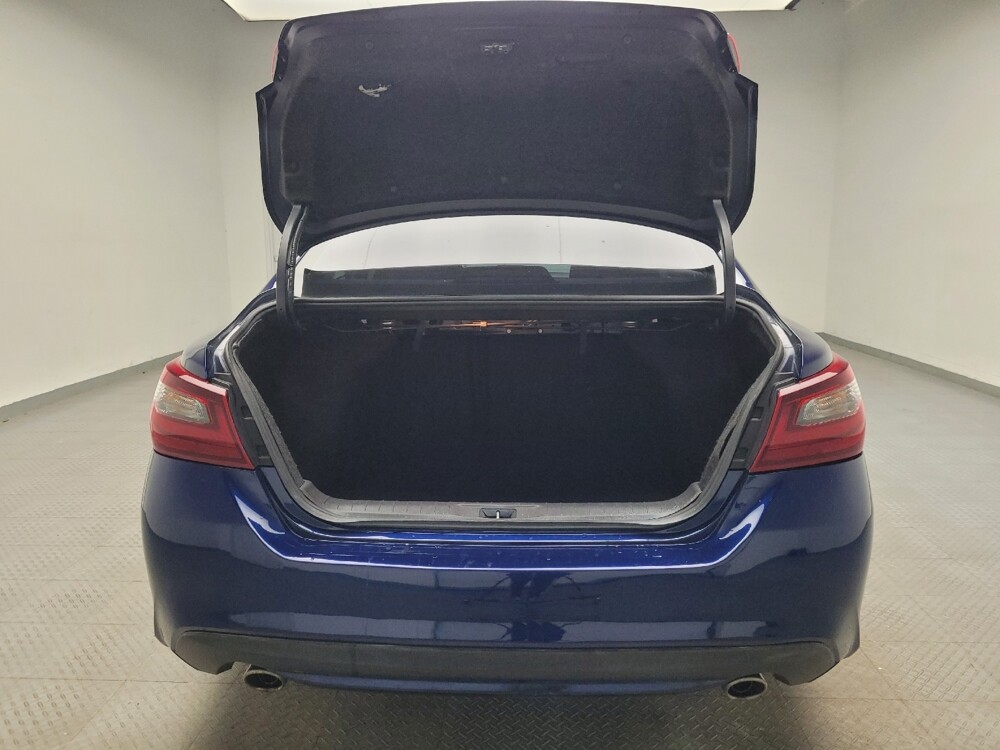 2017 Nissan Altima in Lexington, KY 40509 - 18054399 29