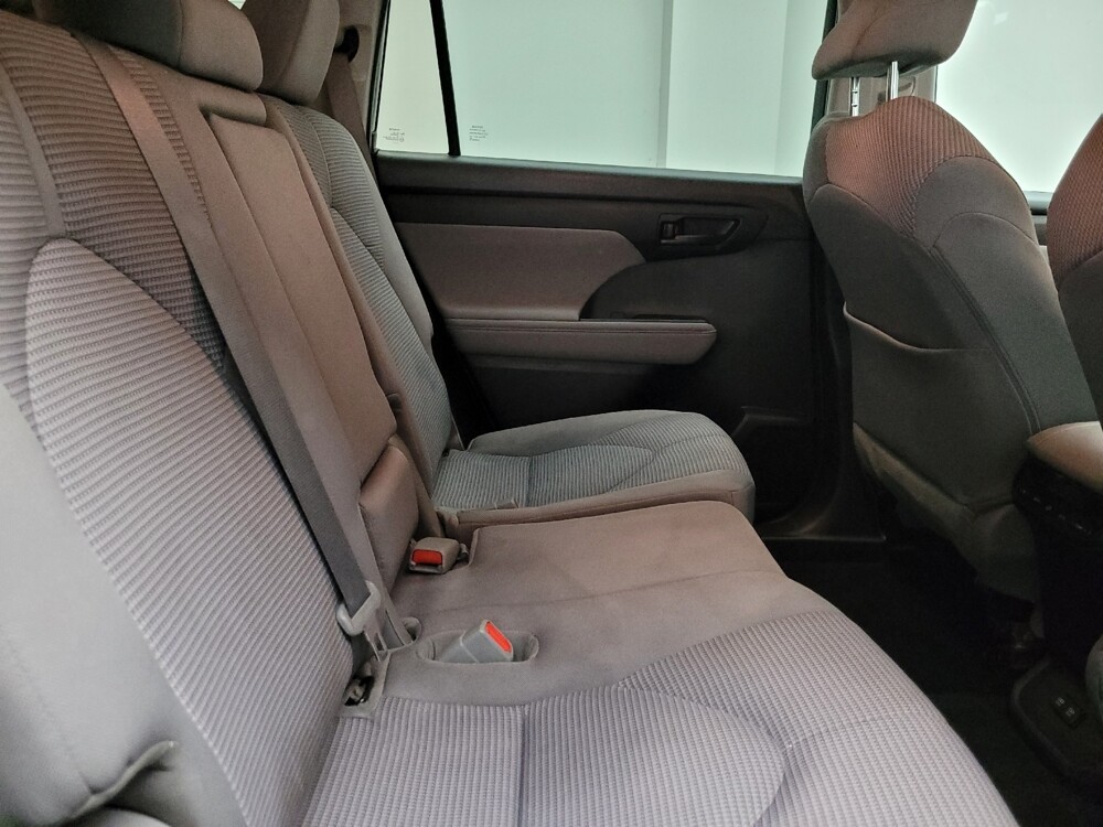 2021 Toyota Highlander in Taylor, MI 48180 - 18054780 19