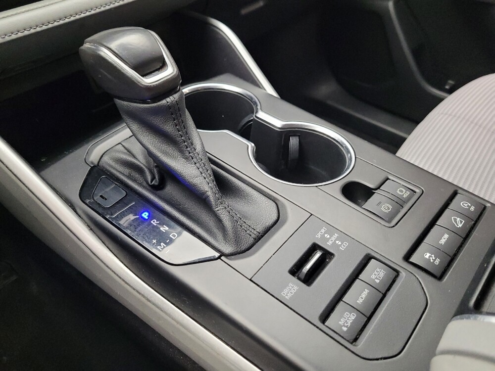 2021 Toyota Highlander in Taylor, MI 48180 - 18054780 26