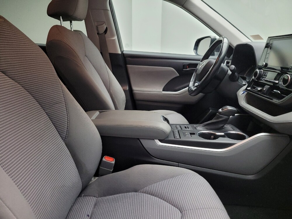 2021 Toyota Highlander in Taylor, MI 48180 - 18054780 21