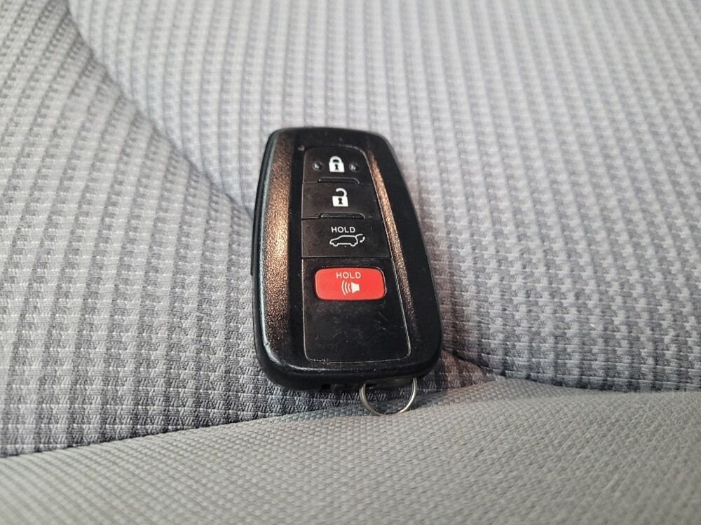 2021 Toyota Highlander in Taylor, MI 48180 - 18054780 32