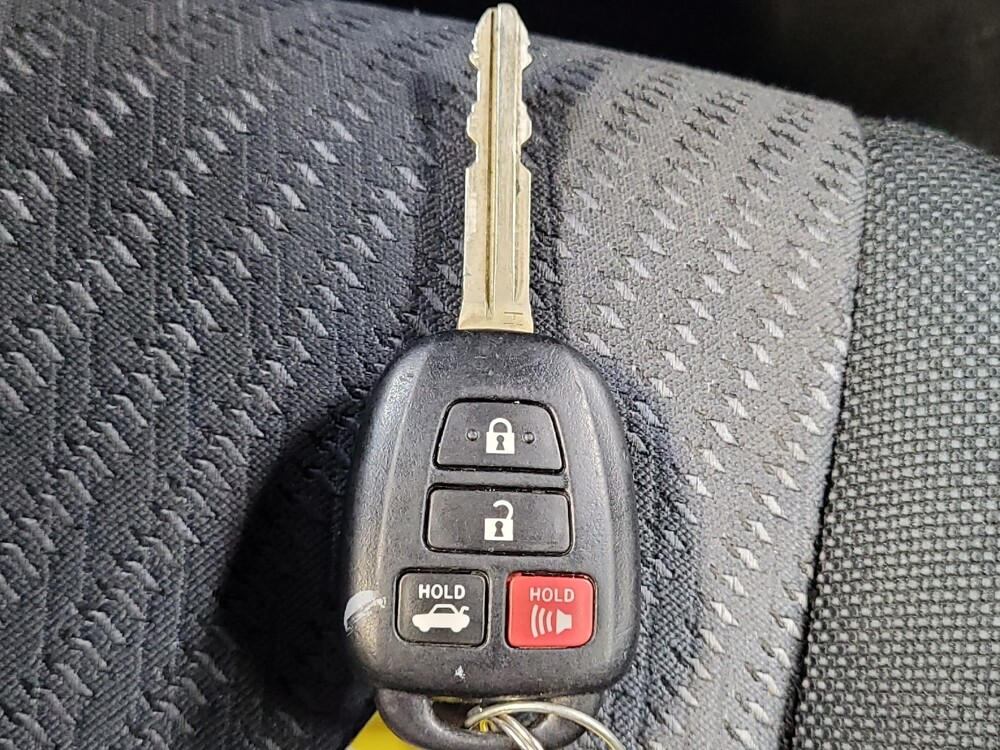 2016 Toyota Camry in Tallahassee, FL 32304 - 18054781 32