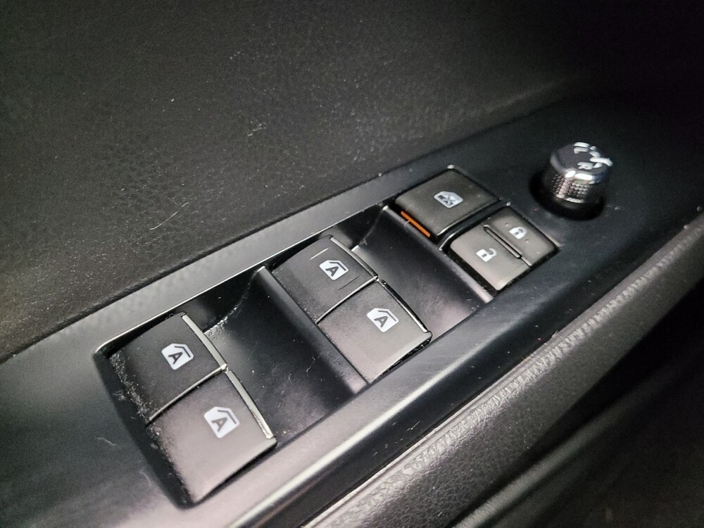 2019 Toyota Camry in Eastpointe, MI 48021 - 18055174 27