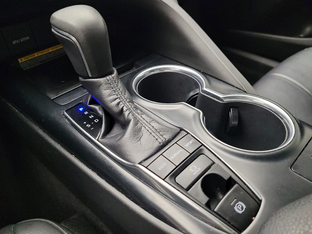 2019 Toyota Camry in Eastpointe, MI 48021 - 18055174 26