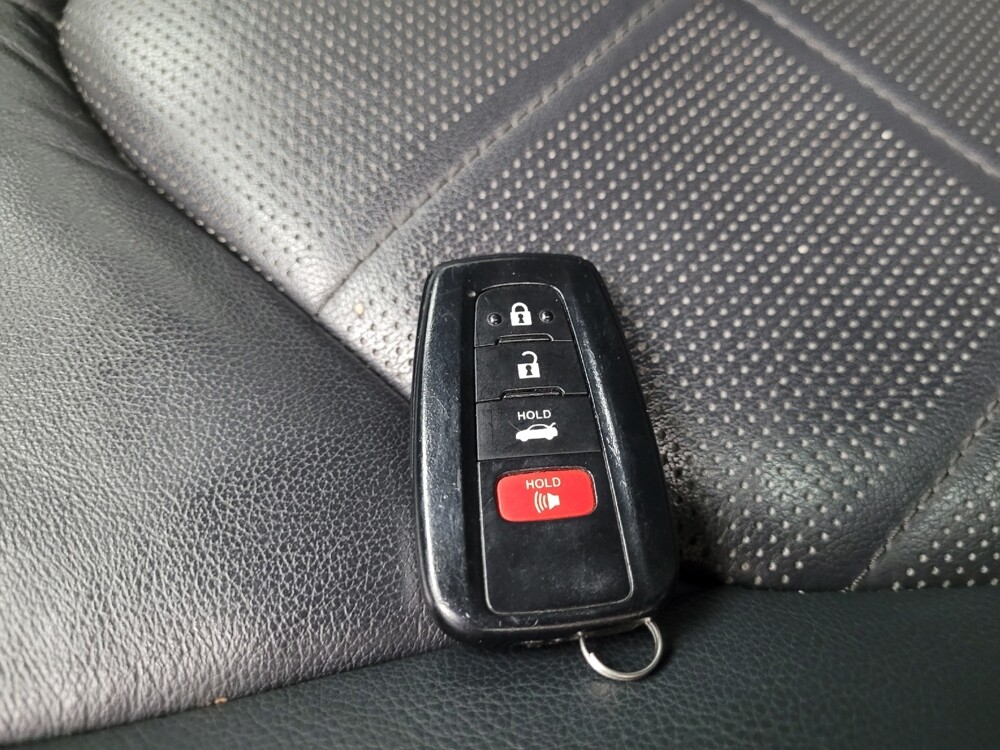 2019 Toyota Camry in Eastpointe, MI 48021 - 18055174 32