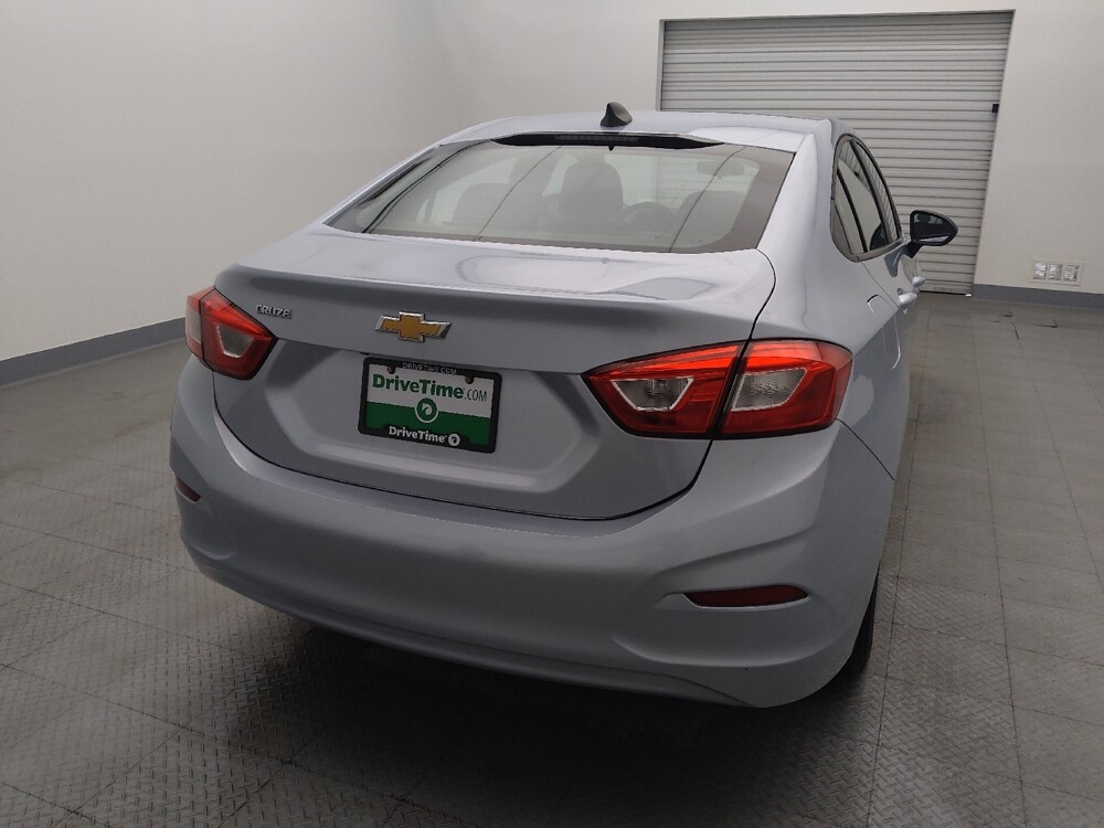 2018 Chevrolet Cruze in Houston, TX 77060 - 18055346 7