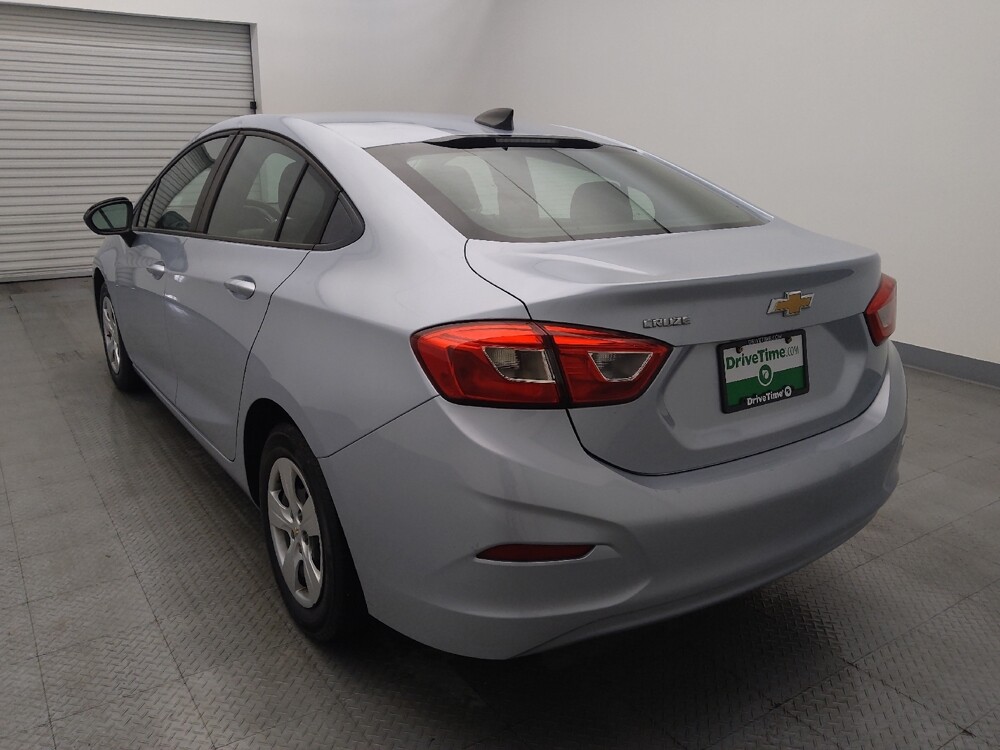 2018 Chevrolet Cruze in Houston, TX 77060 - 18055346 5
