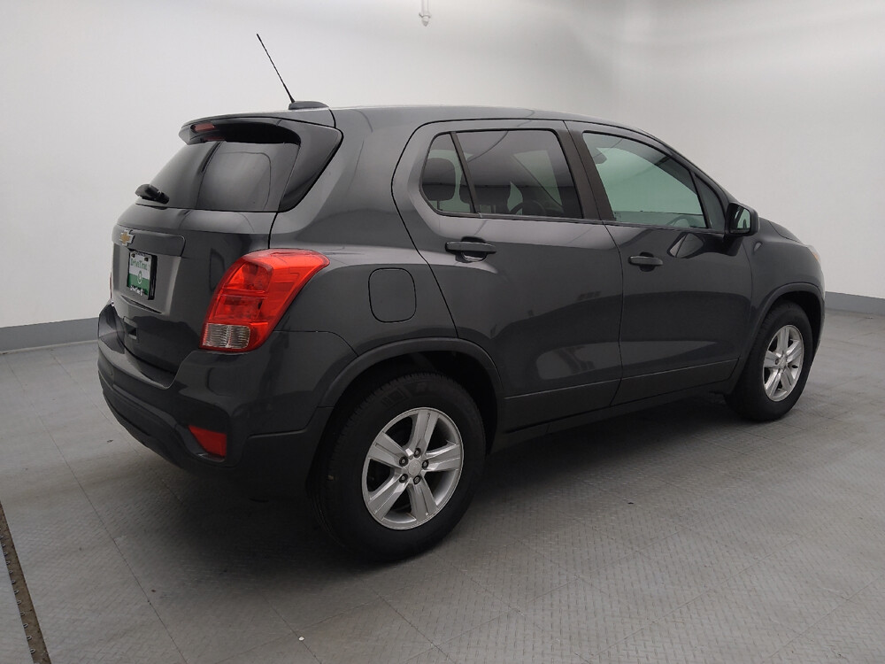 2020 Chevrolet Trax in Topeka, KS 66611 - 18055406 10