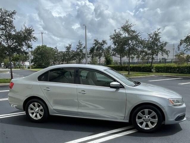 2013 Volkswagen Jetta in Pompano Beach, FL 33064 - 18055579 4
