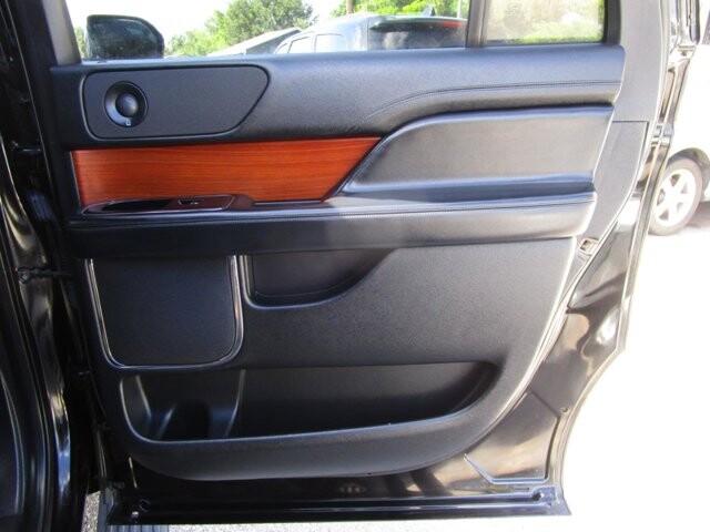 2018 Lincoln Navigator L in Tampa, FL 33604-6914 - 18055585 24