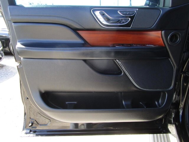 2018 Lincoln Navigator L in Tampa, FL 33604-6914 - 18055585 26