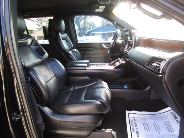 2018 Lincoln Navigator L in Tampa, FL 33604-6914 - 18055585 11