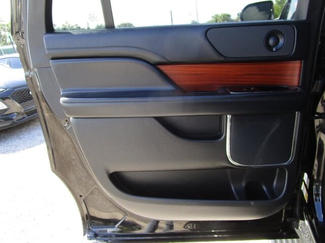 2018 Lincoln Navigator L in Tampa, FL 33604-6914 - 18055585 25