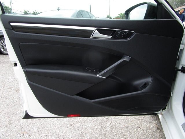2018 Volkswagen Passat in Tampa, FL 33604-6914 - 18055586 16