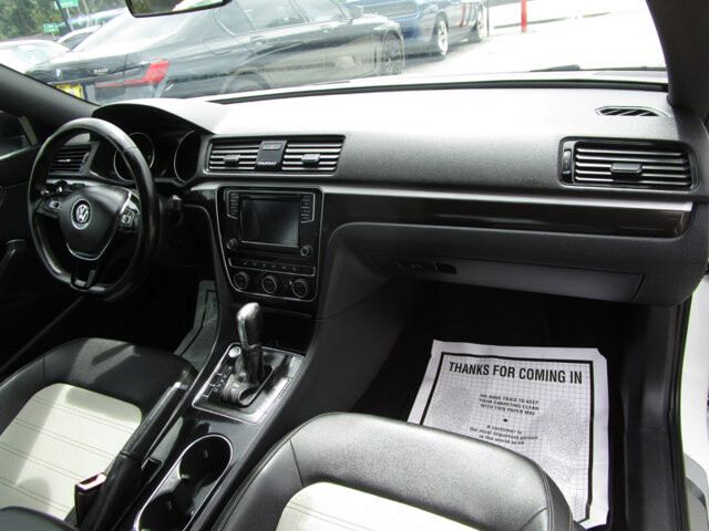2018 Volkswagen Passat in Tampa, FL 33604-6914 - 18055586 11