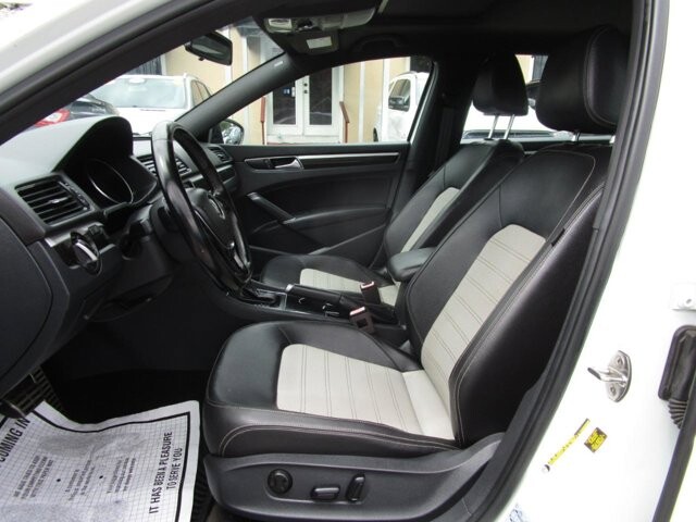 2018 Volkswagen Passat in Tampa, FL 33604-6914 - 18055586 8