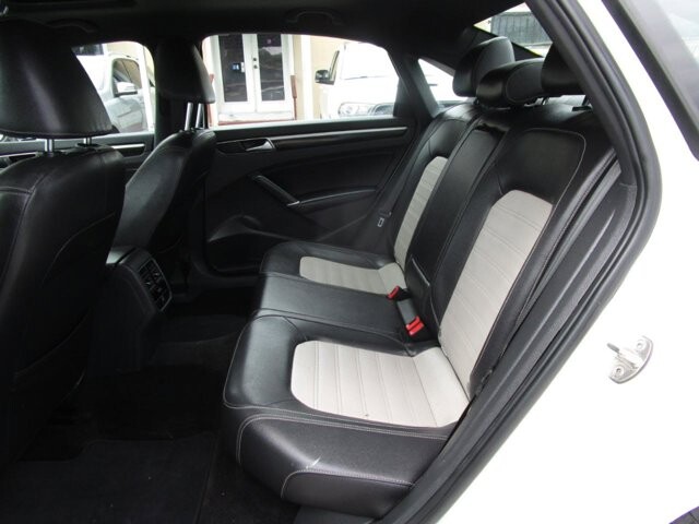 2018 Volkswagen Passat in Tampa, FL 33604-6914 - 18055586 10