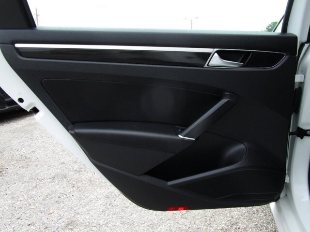 2018 Volkswagen Passat in Tampa, FL 33604-6914 - 18055586 18