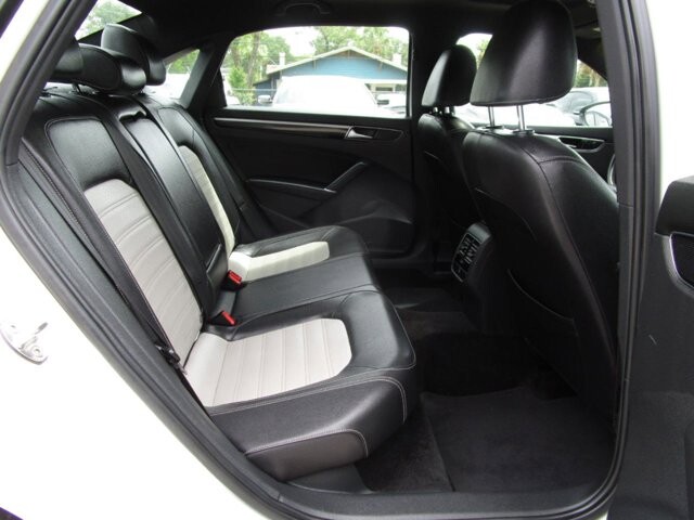 2018 Volkswagen Passat in Tampa, FL 33604-6914 - 18055586 9