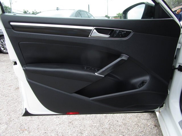 2018 Volkswagen Passat in Tampa, FL 33604-6914 - 18055586 16