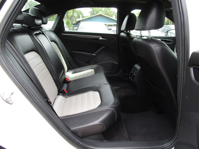 2018 Volkswagen Passat in Tampa, FL 33604-6914 - 18055586 9