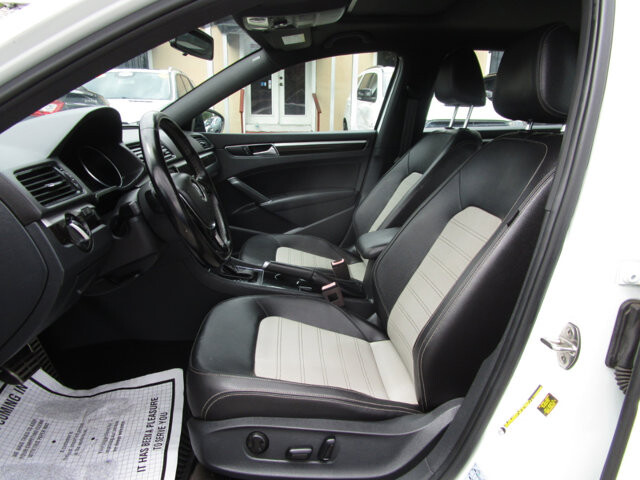 2018 Volkswagen Passat in Tampa, FL 33604-6914 - 18055586 8