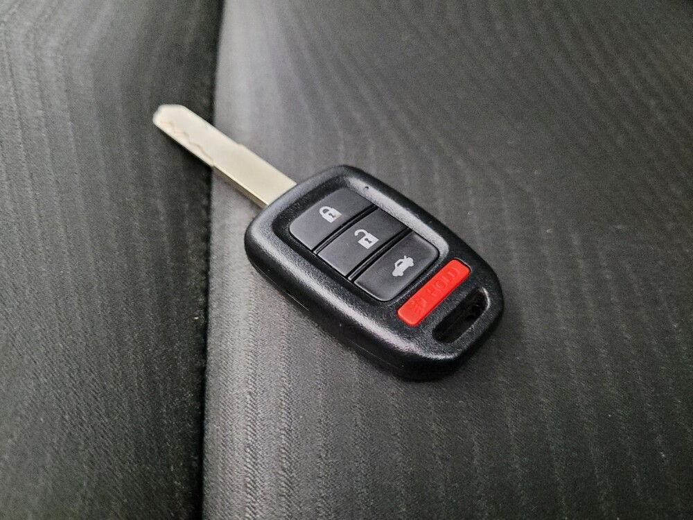 2017 Honda Accord in Glendale, AZ 85301 - 18056372 32