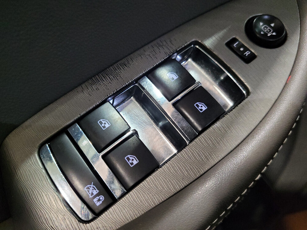 2017 Chevrolet Impala in Pittsburgh, PA 15236 - 18056419 27