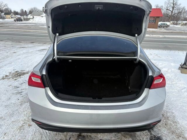 2016 Chevrolet Malibu in Wadena, MN 56482 - 18056494 10