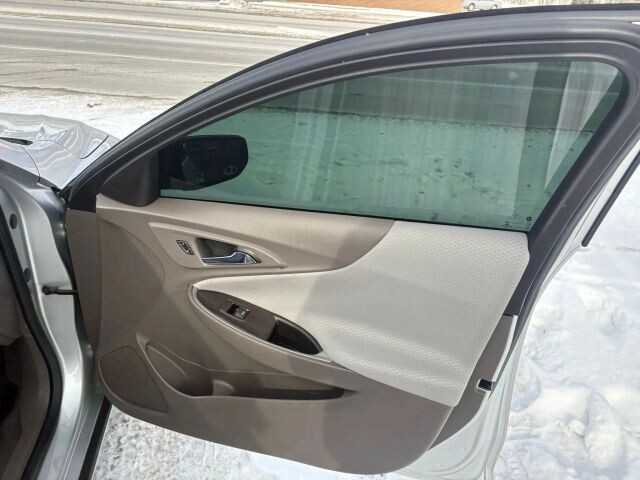 2016 Chevrolet Malibu in Wadena, MN 56482 - 18056494 20