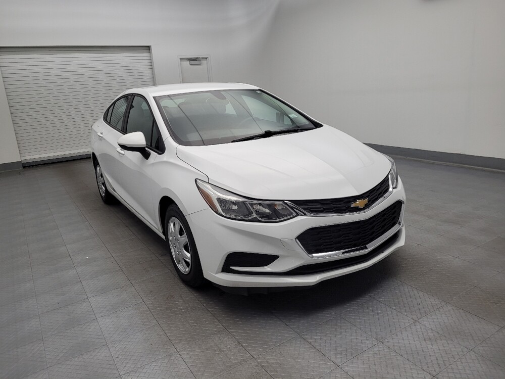 2018 Chevrolet Cruze in Cincinnati, OH 45255 - 18056801 13