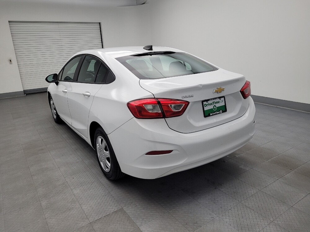 2018 Chevrolet Cruze in Cincinnati, OH 45255 - 18056801 5