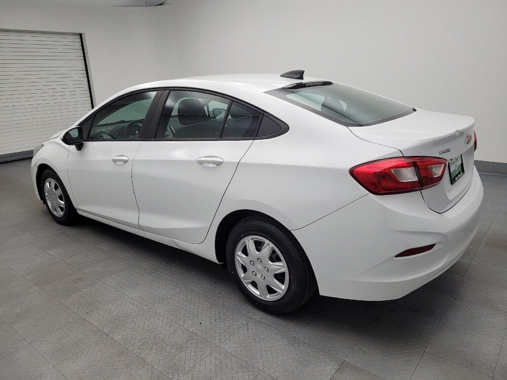 2018 Chevrolet Cruze in Cincinnati, OH 45255 - 18056801 3