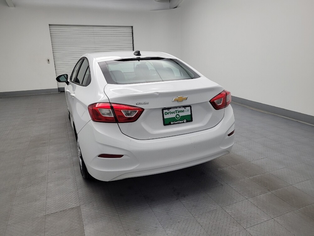 2018 Chevrolet Cruze in Cincinnati, OH 45255 - 18056801 6