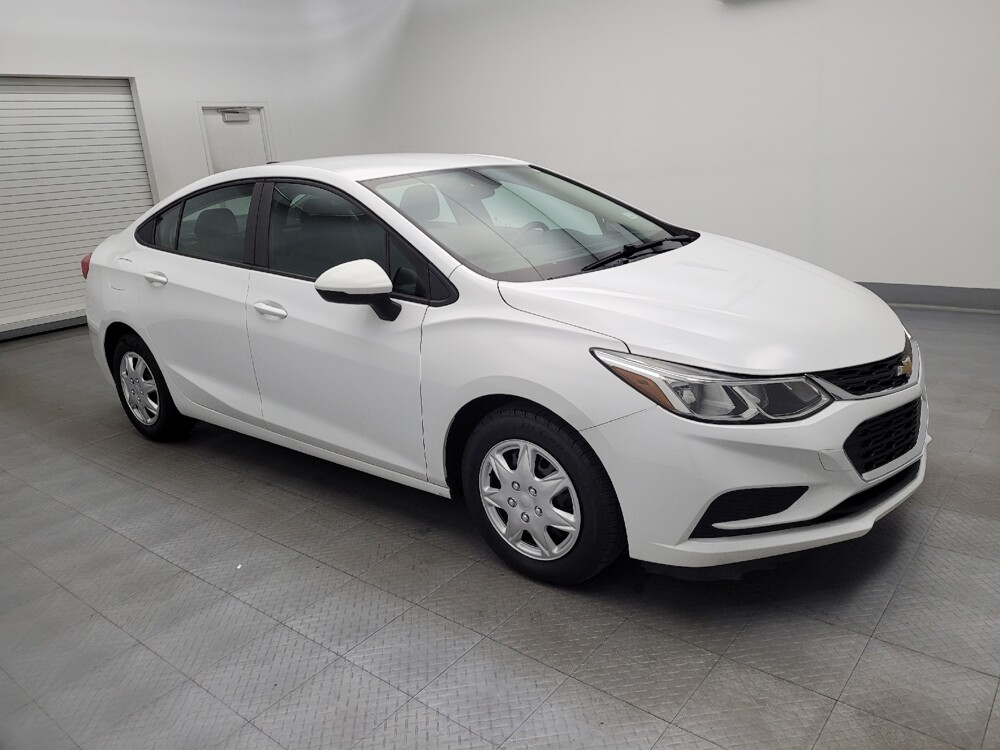 2018 Chevrolet Cruze in Cincinnati, OH 45255 - 18056801 11