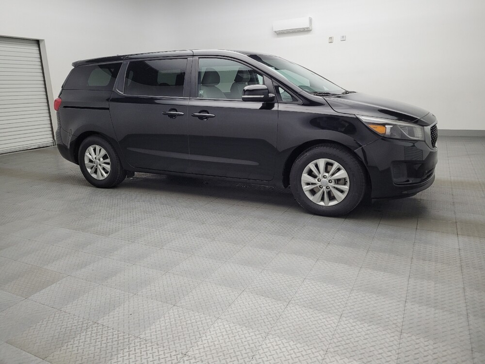 2017 Kia Sedona in Plano, TX 75074 - 18056822 11