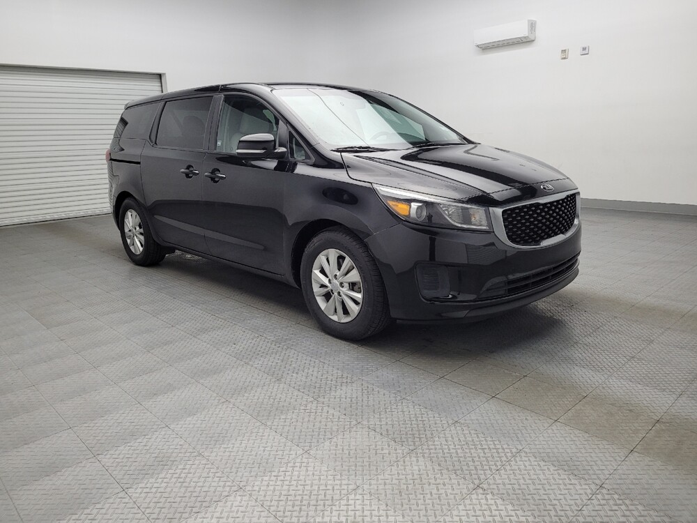 2017 Kia Sedona in Plano, TX 75074 - 18056822 13