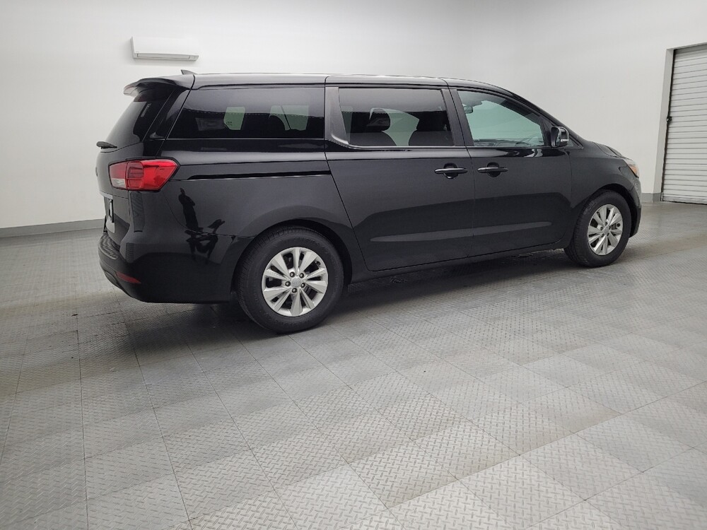 2017 Kia Sedona in Plano, TX 75074 - 18056822 10