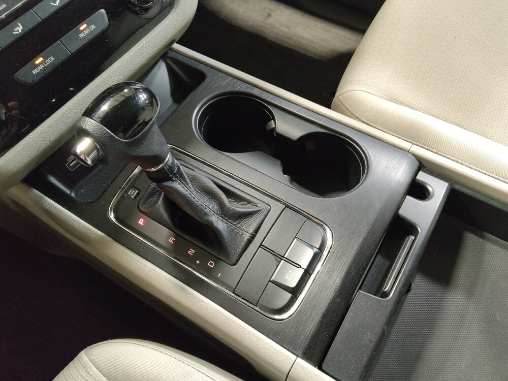 2017 Kia Sedona in Plano, TX 75074 - 18056822 26